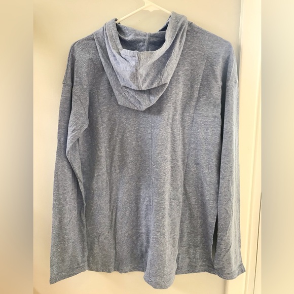 SOLD Under Armour hooded lightweight long sleeve shirt NWT - Picture 2 of 2